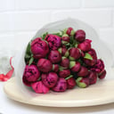 Букет из сезонных 25 пионов