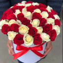 Rosas en una caja de sombrero