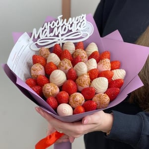 Bouquet of strawberries in chocolate "Poitiers" M