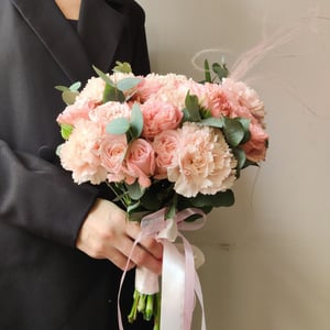 Bridal bouquet of roses and dianthus