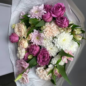 Blumenstrauß 'Strauß mit Buschrose'