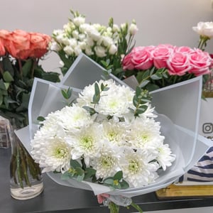 Bouquet of white chrysanthemums