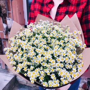 Field bouquet in craft paper