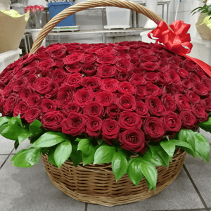 Arrangement '301 roses in a basket'
