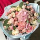 Blumenstrauß 'Delicate bouquet of hydrangeas and spray roses'