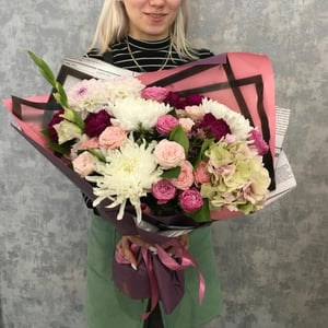 Bouquet of Hydrangea, Roses and Dianthus
