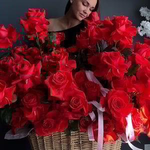 Flower basket 'Red French Roses'