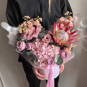 Hat box with flowers 'Protea, Roses and Butterfly Wings'