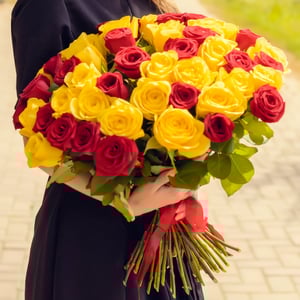Blumenstrauß 'Bouquet of red and yellow roses 51 pcs'