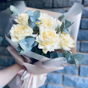 Candlelight White Rose Monobouquet