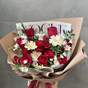 Red Rose & Daisy Cream Wrap Bouquet