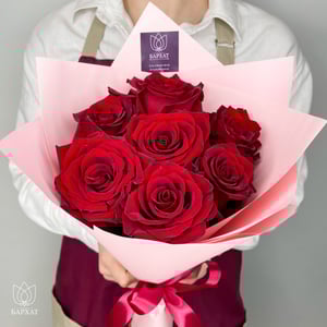 Mono-bouquet of 7 red roses