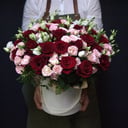 Hat box with flowers 'Bright rays'