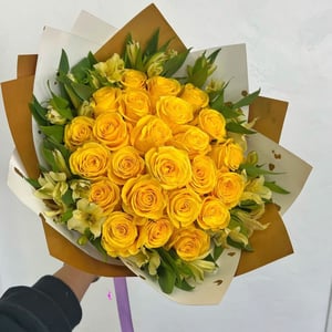 Bouquet 'Roses and alstroemeria'