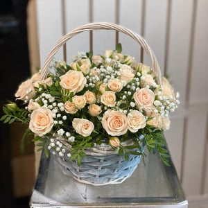 Flower basket 'Thinking of you'