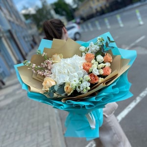 Blumenstrauß 'Bouquet of roses and hydrangeas'