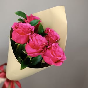 5 roses with greenery in a stylish bouquet