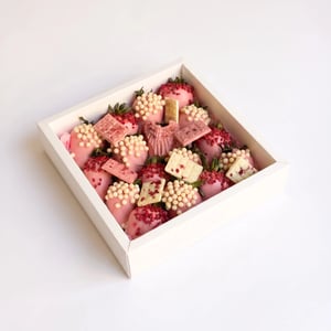 "Florence" chocolate-covered strawberries, 16 pieces.