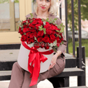 Arrangement 'Giant box with 75 roses'