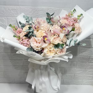 Bouquet 'Playful Romance in Bloom'