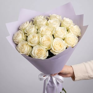 Bouquet of 15 white roses, 60 centimetres long