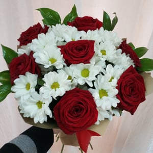 Rose in chrysanthemum