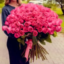 Ramo de 101 rosas rosas premium