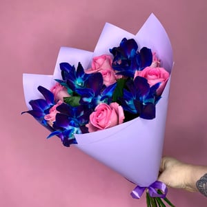 Bouquet 'Cosmic Orchids and Roses'