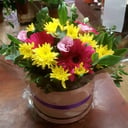 Hat box with flowers 'Amber'