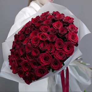 Un grand bouquet de 51 roses rouges