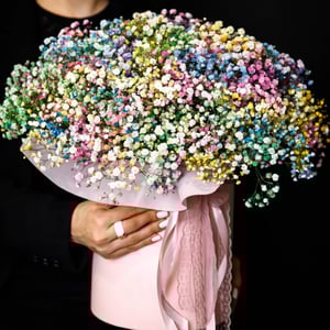 Hat box with flowers 'Bright surprise'