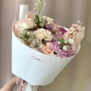 Strauß mit zarten Blumen