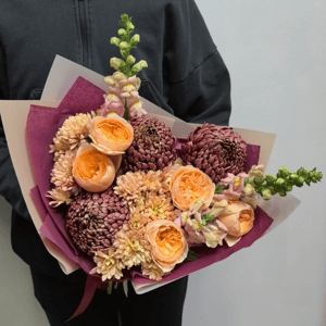 Букет «Хризантема Бигуди и розы Джульетта»