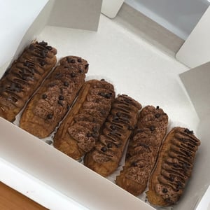 Set of chocolate eclairs 6pcs