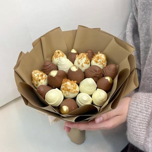 Strawberry bouquet "Penelope" S