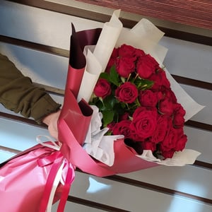 Blumenstrauß 'Scarlet roses'