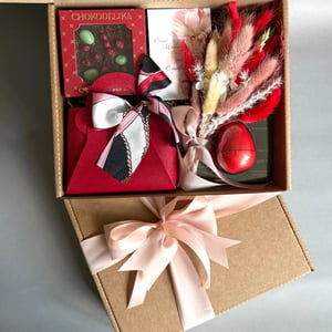 Un cadeau pour elle ornée de fleurs séchées