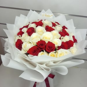 Mazzo '51 Bouquet di Rose Rosse e Bianche'