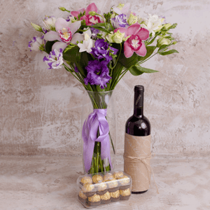 Liebesgetränk: Cymbidiums, Freesia und Lisianthuses