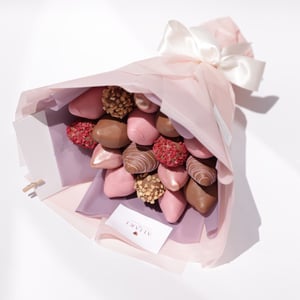 Strawberries in chocolate Pink