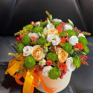 Hat box with flowers 'Autumn waltz'