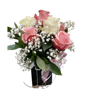 Flower box 'Elegant Box with 7 Mixed Roses'