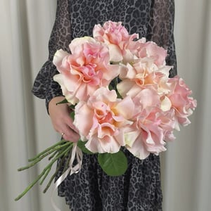 Bouquet de sept roses françaises couleur rose