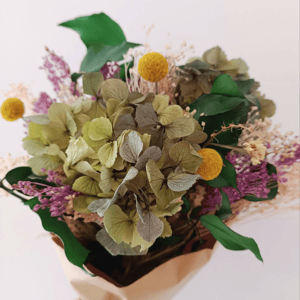 Ramo de flores preservadas verde y mora