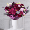 Bouquet 'Vibrant beauty: Red roses and crimson Chrysanthemums'