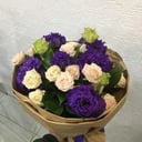 Mixed bouquet of roses and lisianthus