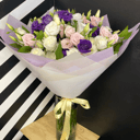 Bouquet of 17 lisianthus