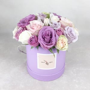 Blumenbox 'Lila Rosen in einer Box'