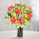 Caramel extra: Narcissuses, Roses and Alstroemerias