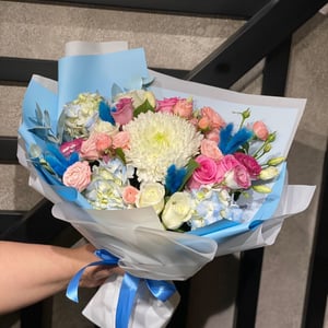 Blumenstrauß 'Blaue Realität'